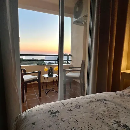 Sea And Views Close To 马尔韦利亚